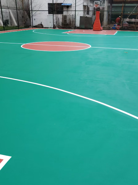 忻州 球场长期使用易出现地面开裂